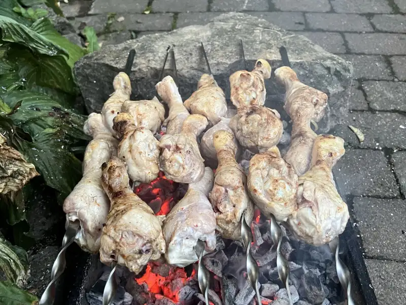 Kebab de frango com coentro
