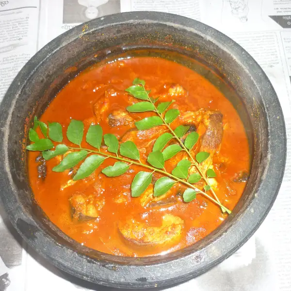 Curry de poisson thooli au piment et au kodampuli