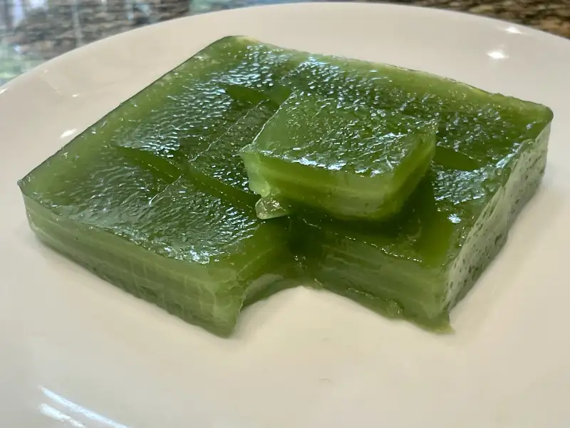 Khanom chan, um bolo tailandês em camadas.