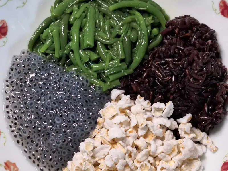 Khanom thuai, flan tailandês com coco e folhas de pandan