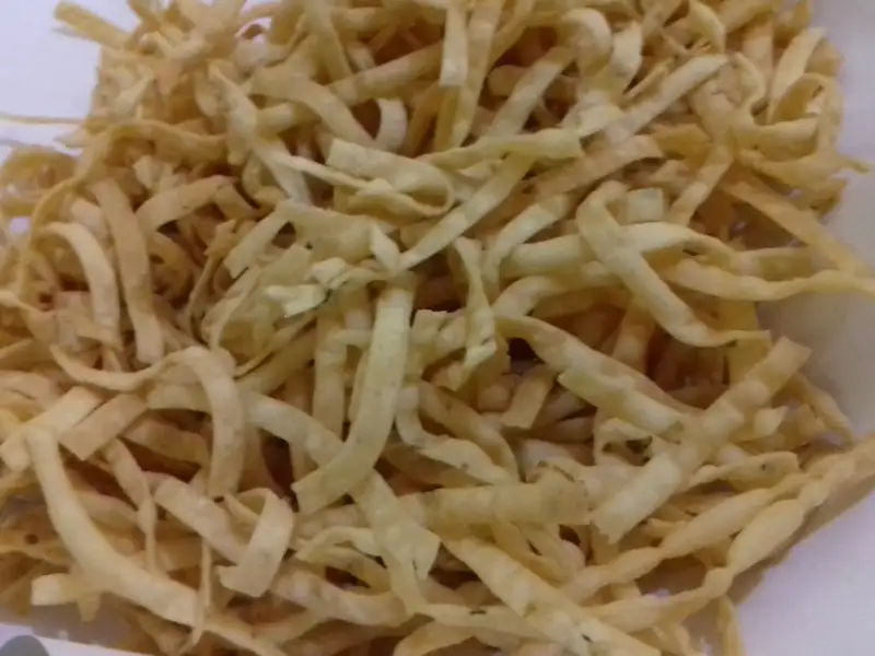 Biscoitos de cebola, petiscos crocantes