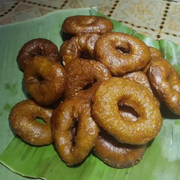 Donas con forma de anillo, anillos fritos en almíbar