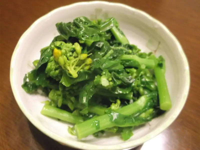 Ohitashi: legumes verdes em caldo de soja