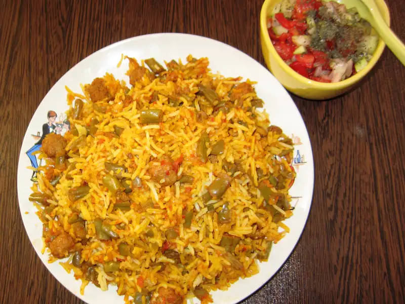 Risotto con lenticchie shirazi, un piatto iraniano a base di riso e lenticchie nere