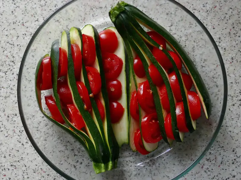 Salada de abobrinha com tomate