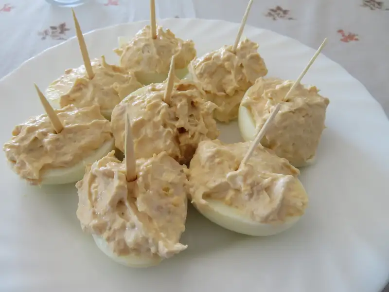 Maionese caseira, feita com ovo inteiro e limão siciliano.