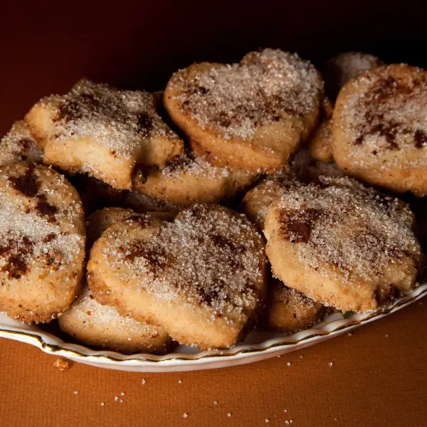 Almond and lemon-flavored cookies