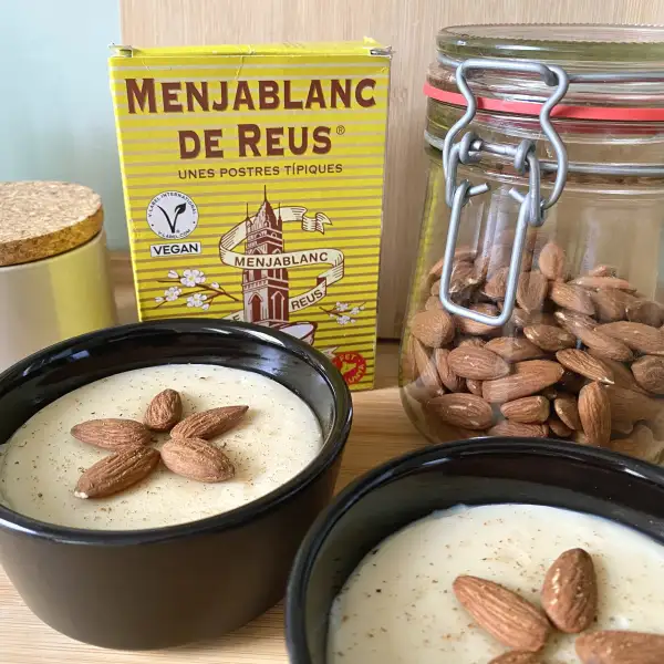 Menjablanc, a Catalan cream with almonds and cinnamon