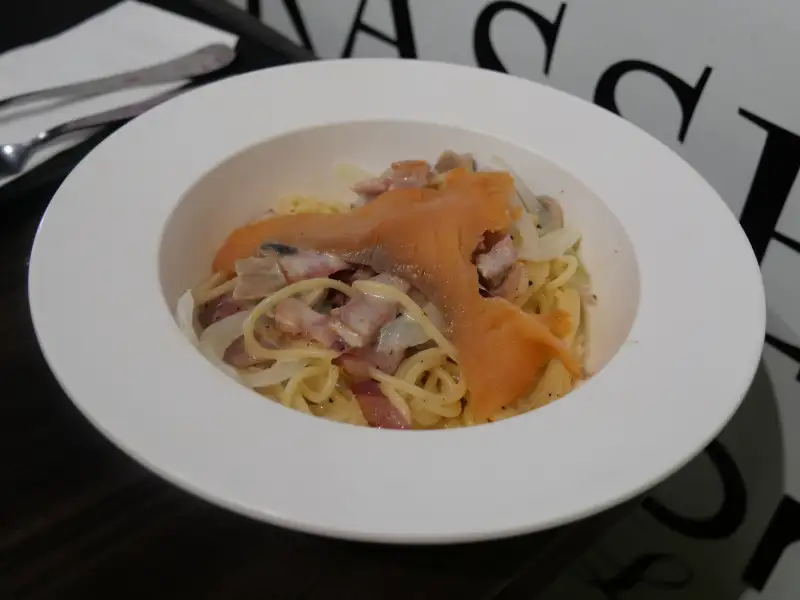 Molho cremoso de carbonara com bacon defumado