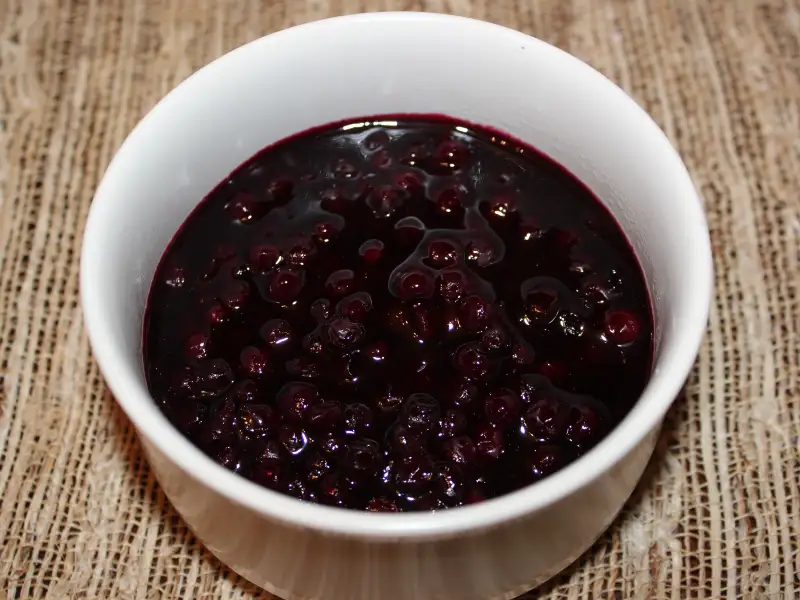 Molho de mirtilos, leve e com sabor de fruta