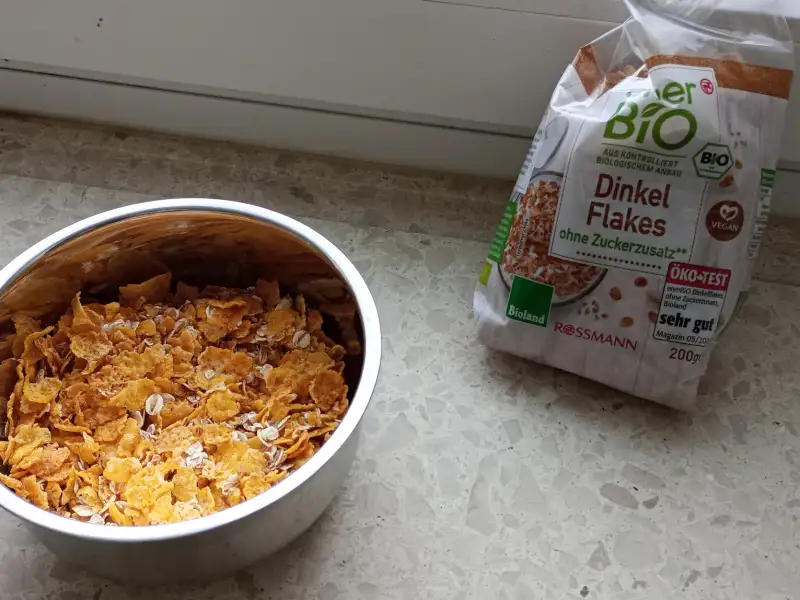 Muesli au yaourt, banane et pomme