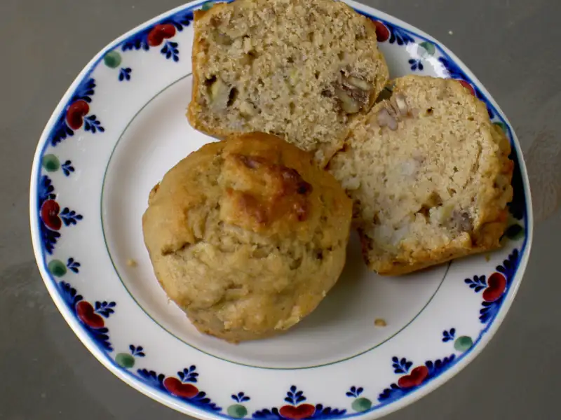 Muffin con banane e gocce di cioccolato
