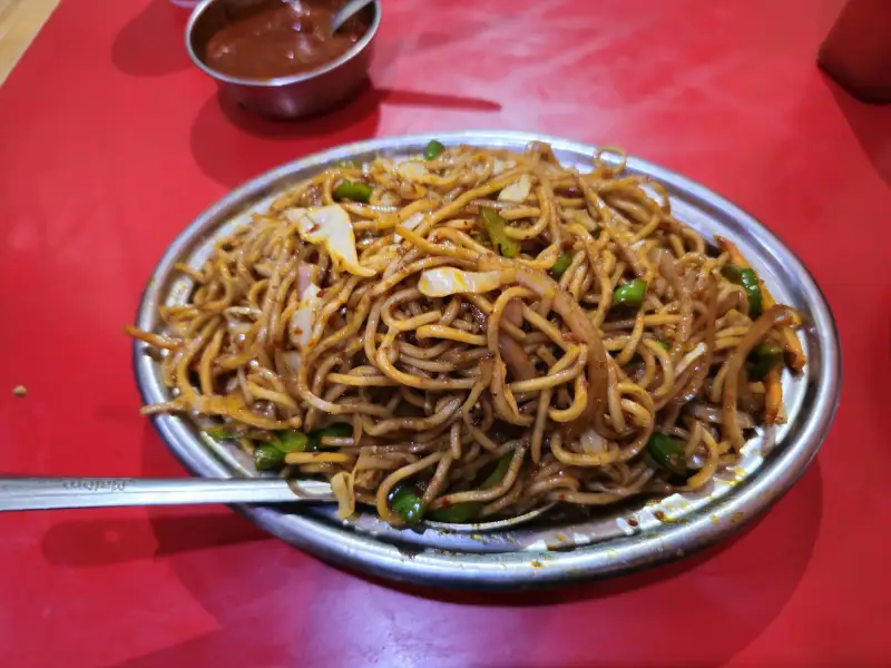 noodle dish, chow mein