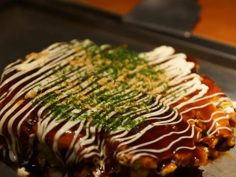 Okonomiyaki com repolho e carne