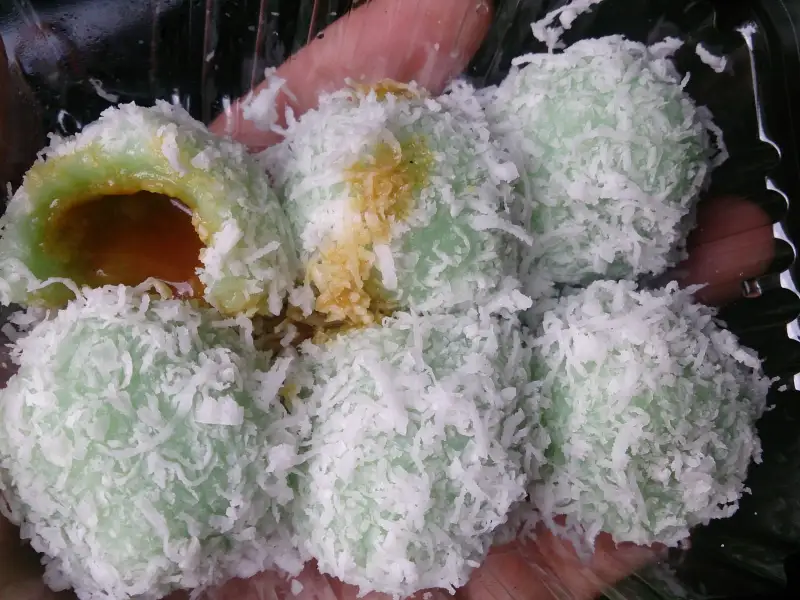 Ondeh-onde, bolinhos de arroz pegajoso com feijão vermelho