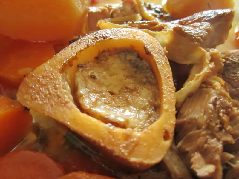 Ossobuco de vitela, com molho de vinho tinto