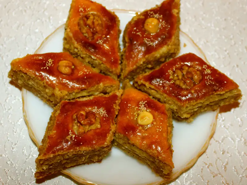 Paklava de Gandja con almendras y miel