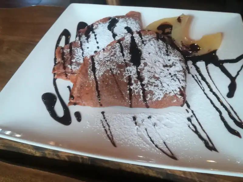 Crepes con ricotta e pezzetti di formaggio