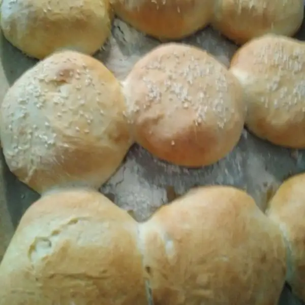 Panecillos suecos con leche y mantequilla