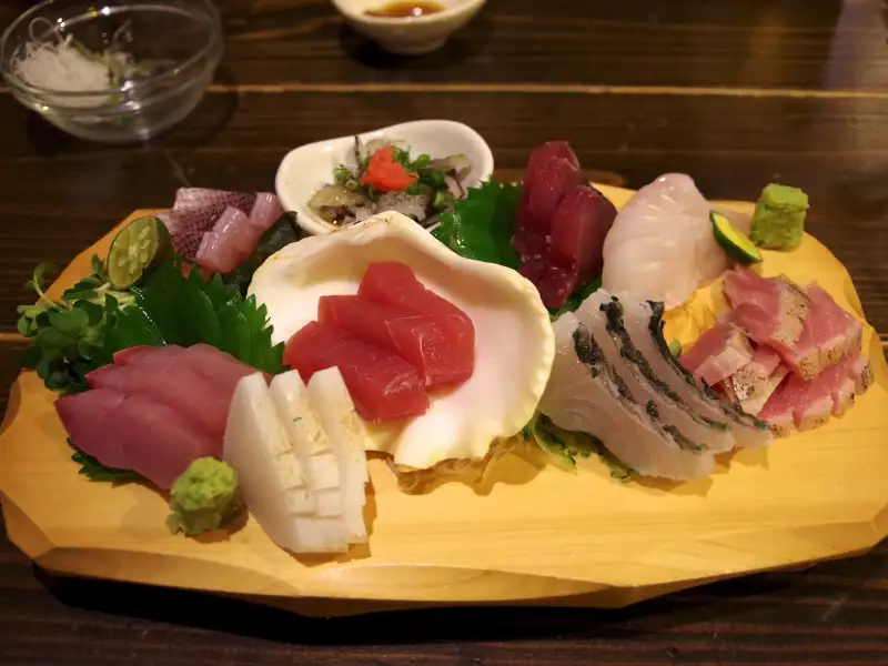 Piatti con sashimi