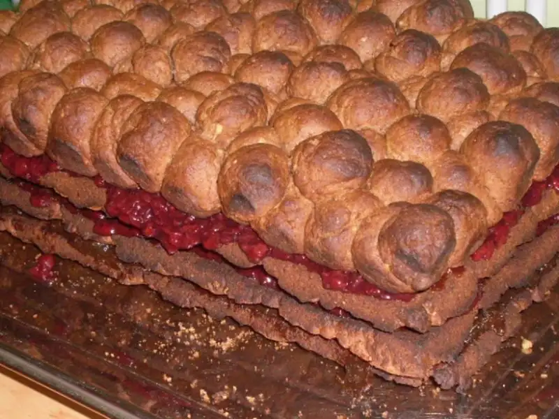 Pão polonês tradicional, feito com especiarias e massa fermentada.