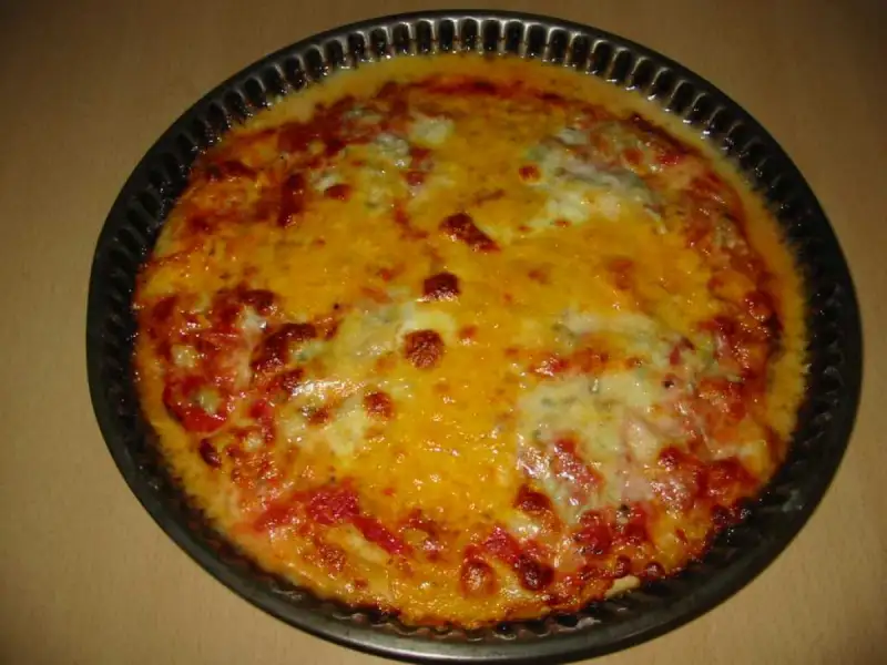 Pizza z czterema rodzajami sera