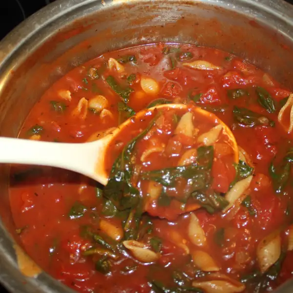 Polpette di pomodoro ripieni di spinaci, in stile fiorentino