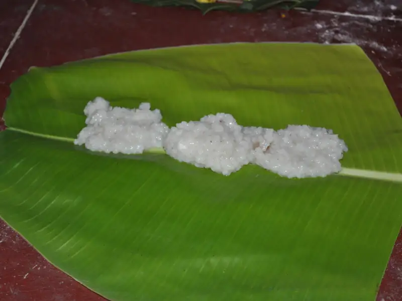 Chakkarai pongal, um prato de arroz doce feito com jaggery (açúcar de cana) e cardamomo.
