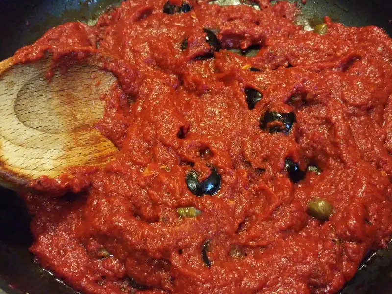 Classic Italian puttanesca sauce