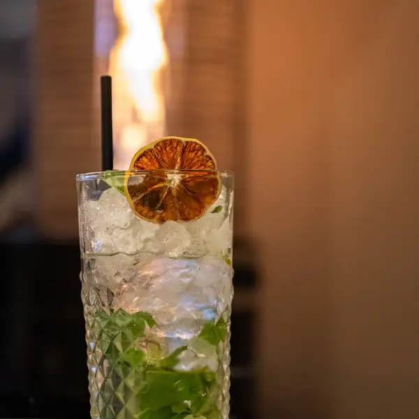 Mojito casero con hierbabuena fresca