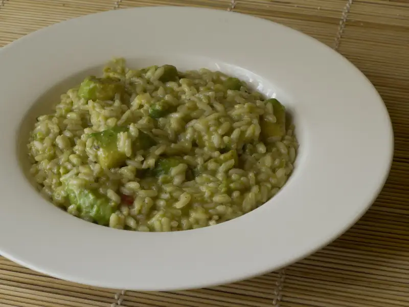 Risoto com abacate e cogumelos