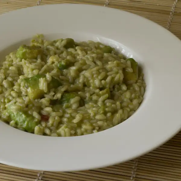 Risotto mit Avocado und Petersilie