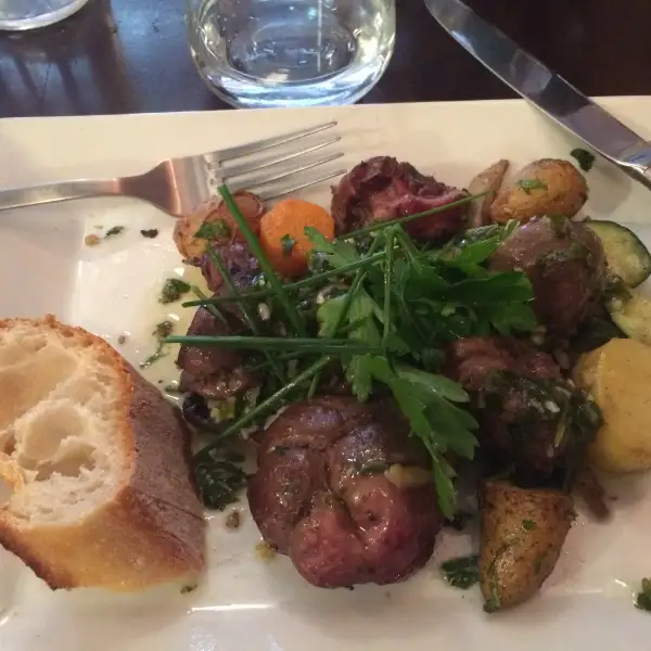 Rognons de veau à la sauce au vin blanc