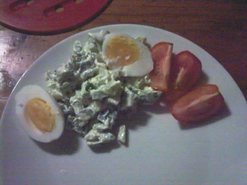 Salada de pimentão com iogurte grego e ovos
