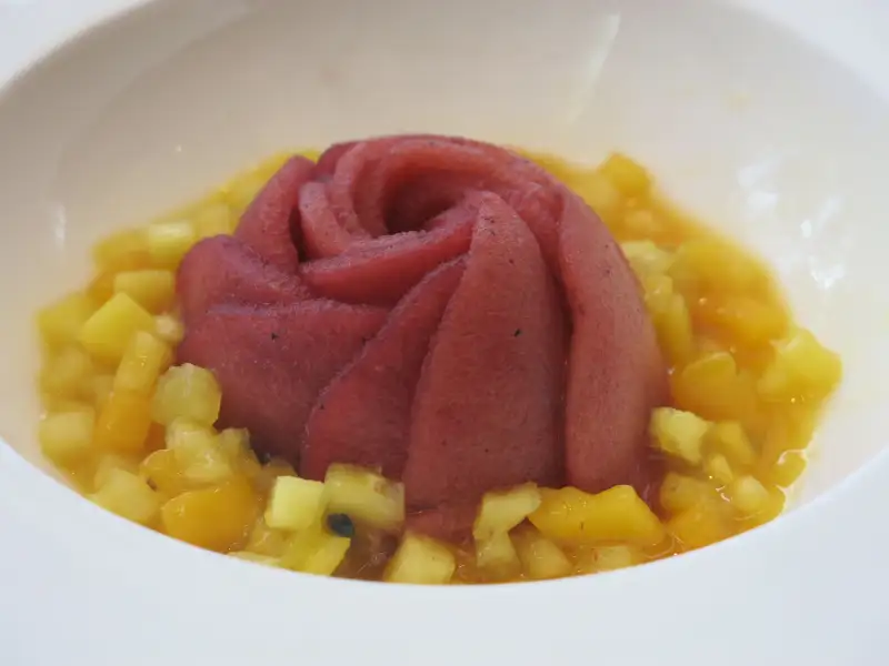 Sałatka z mango
