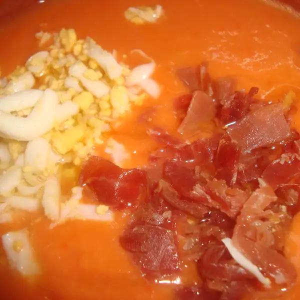 Salmorejo andaluso con uova e prosciutto