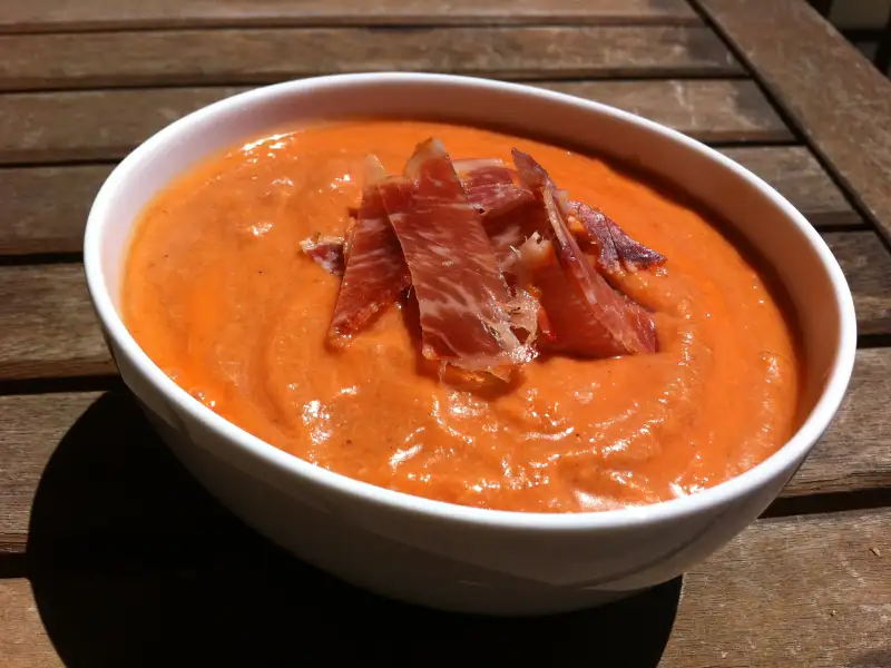 Salmorejo andaluz, à base de tomate e pão