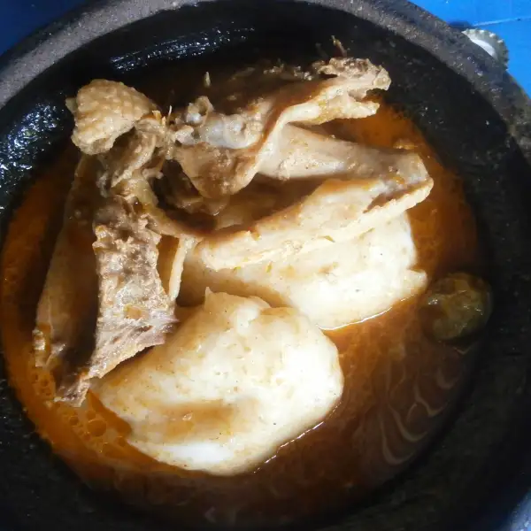 Pollo con salsa de cacahuete, estilo africano occidental