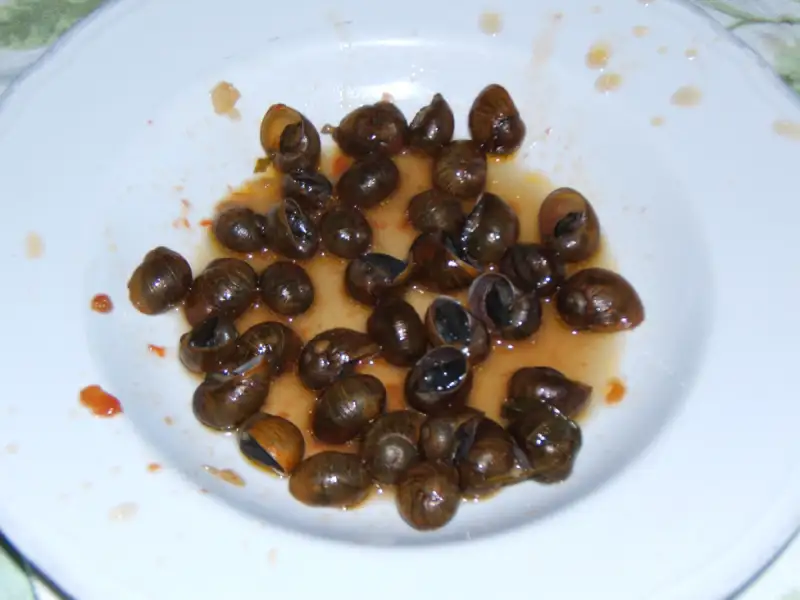 Pescado cocinado en una salsa