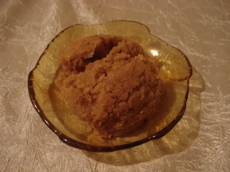 Semolina and pistachio halva