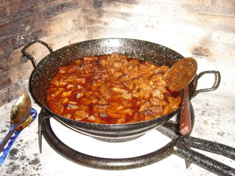 Slow-cooked beef in taco sauce