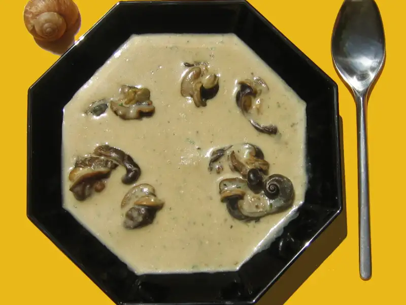 Sopa bávara con caracoles