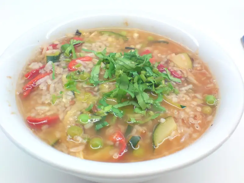 Sopa de pollo y arroz