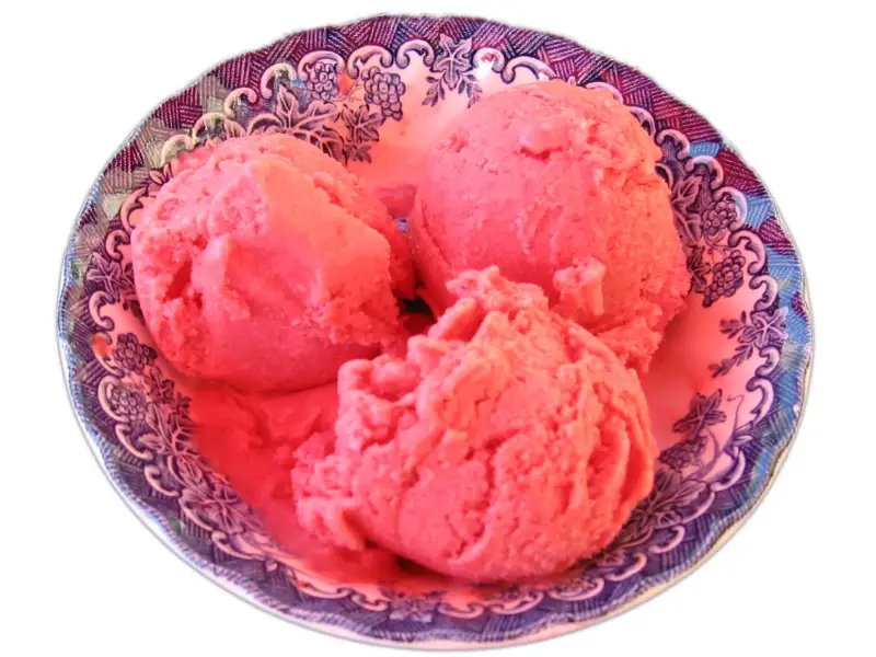 Sorvete de morango com creme de leite