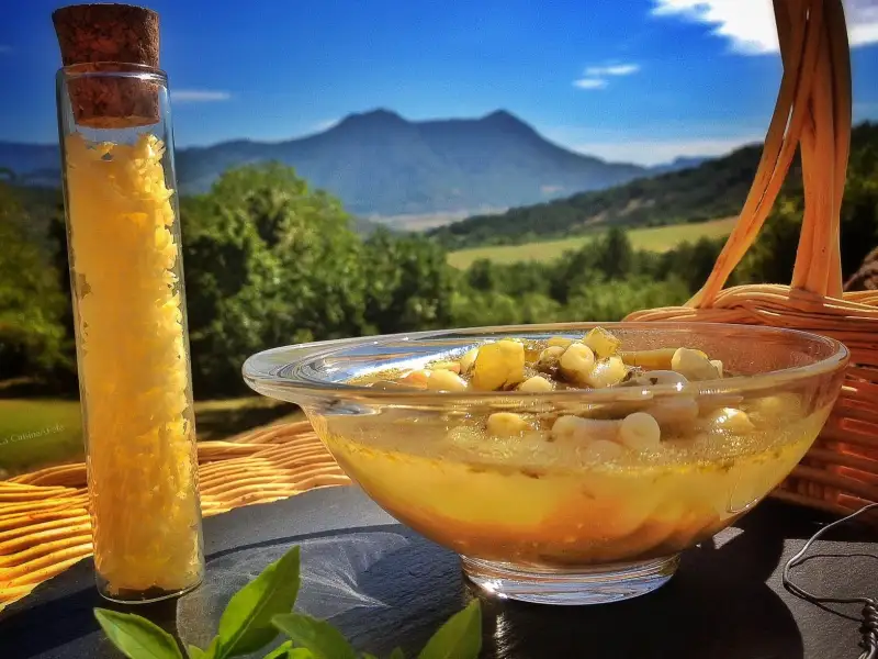 Sopa provençal de pistou e a sua pasta