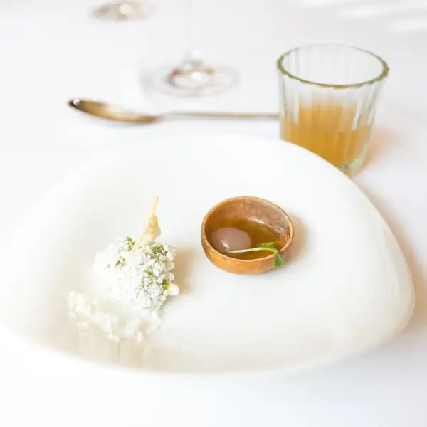 Hühnersuppe mit Sahne und Zitrone