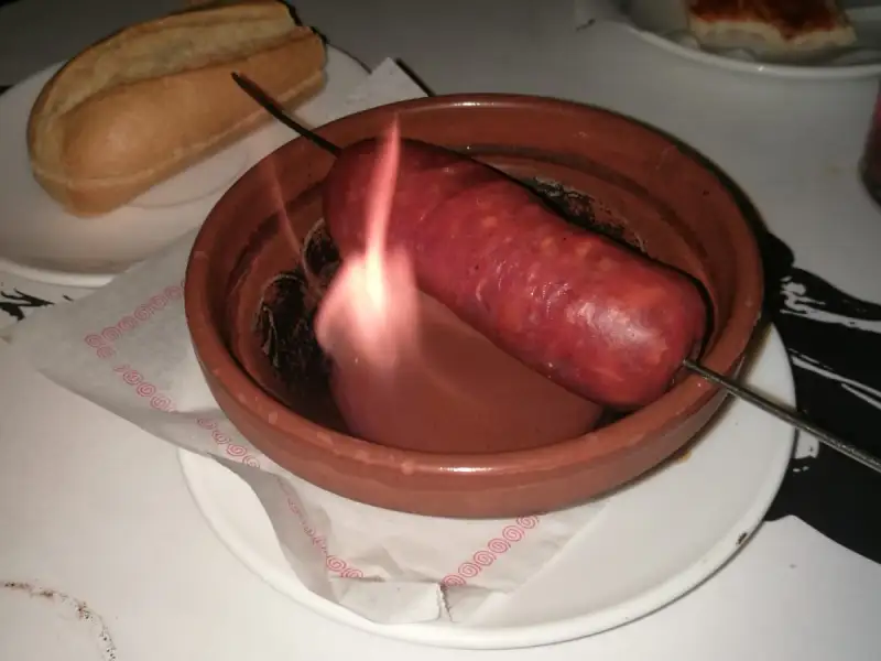Chorizo en enfer (flambé au whisky)