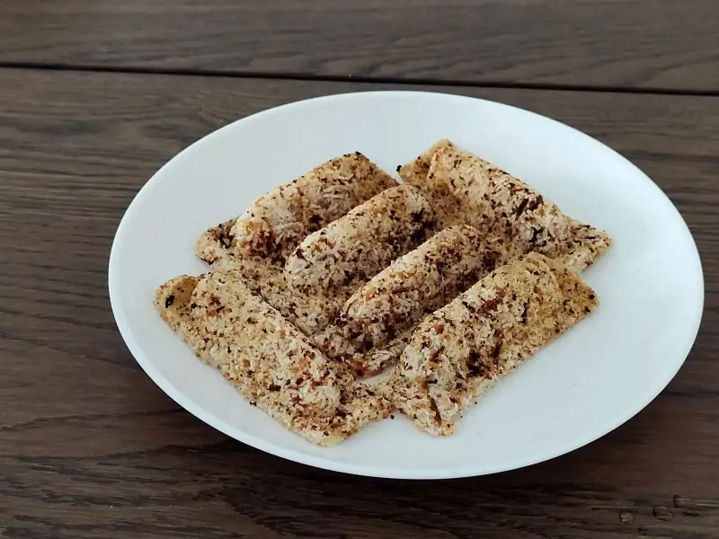 Sticky rice cakes with coconut
