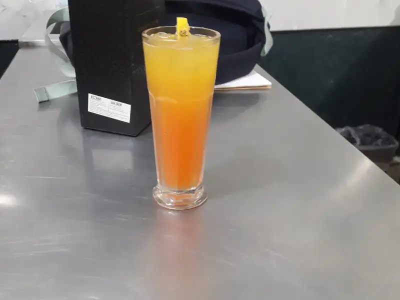 Tequila-Sonnenaufgang, ein Cocktail mit Orang- und Rottönen