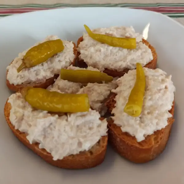 Thunfisch-Pintxos mit Chili aus Ibarra